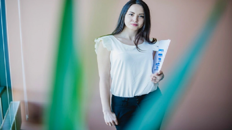 @redand whitemagz.com 